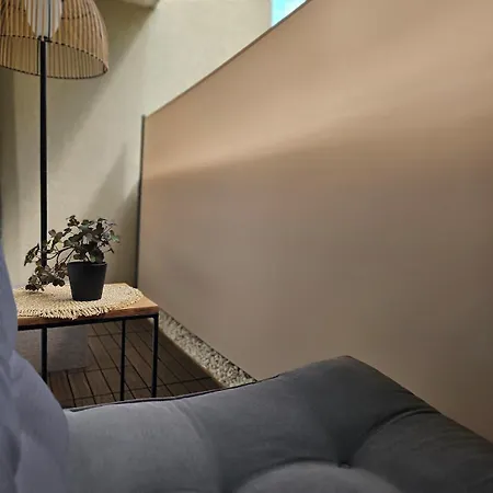 Apartmán Large Cozy With Balcony And Kitchen At Pasing