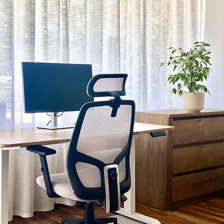 Apartmán Large Cozy With Balcony And Kitchen At Pasing