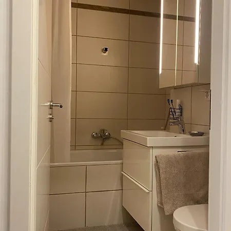 Large Cozy With Balcony And Kitchen At Pasing Munich