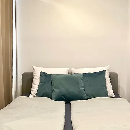 Large Cozy With Balcony And Kitchen At Pasing * Munich