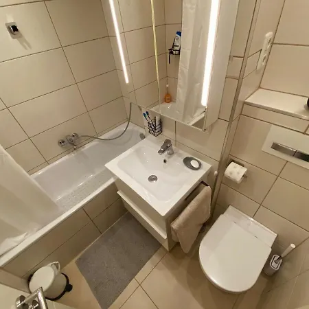Large Cozy With Balcony And Kitchen At Pasing Appartement München